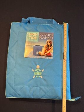 High Tide Outdoor Blanket Tote - Blue